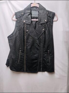 Kate & Mallory Black Sleeveless Faux Leather Moto Vest